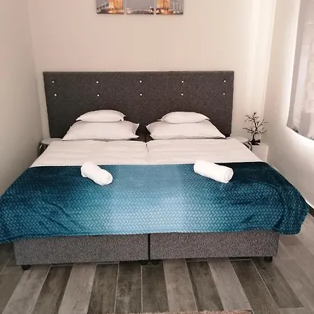Gazde/Camere de închiriat Napfeny Szallas *
