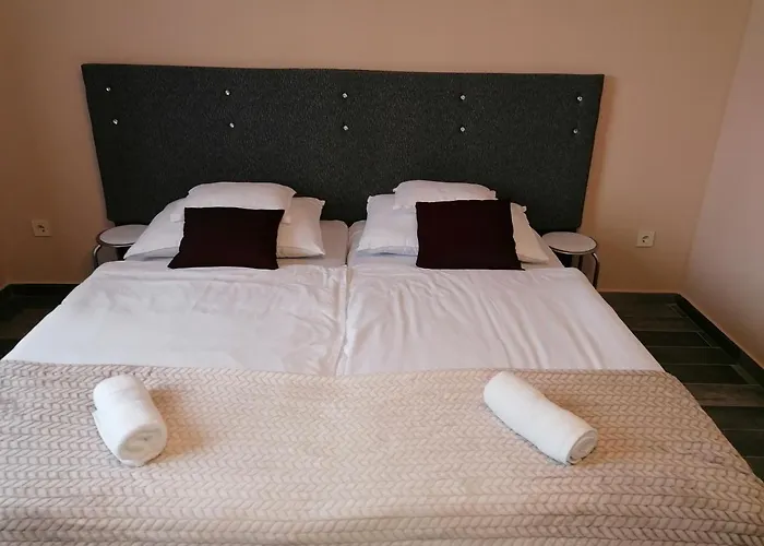 Napfeny Szallas سيغيد